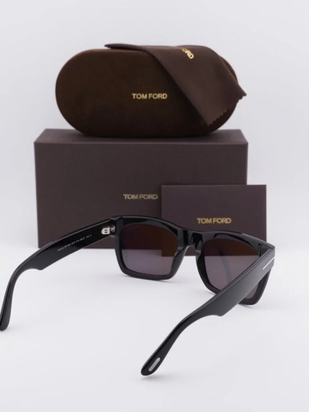 Tom Ford model ft1062